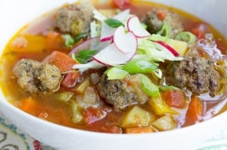 Sopa de albóndigas