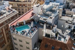 Combatir el calor y refrescarse en las mejores terrazas en la azotea de Málaga