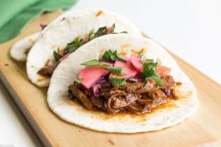 Tacos de mole de cerdo a fuego lento