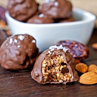 Trufas De Chips De Chocolate Y Almendras De Pecan