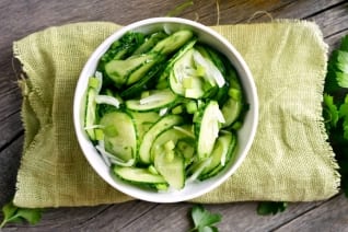 Una ensalada rápida de pepino que harás todo el verano