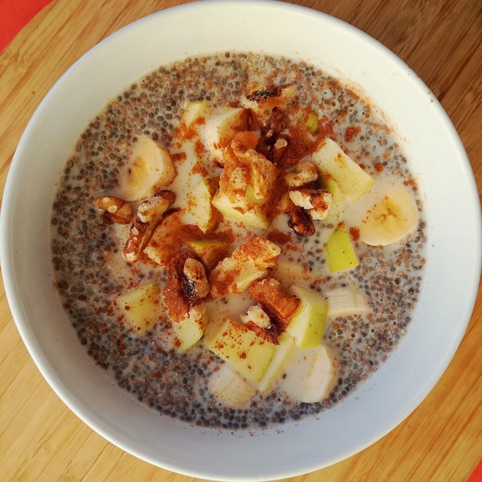 Chiapudding med äpplen och valnötter