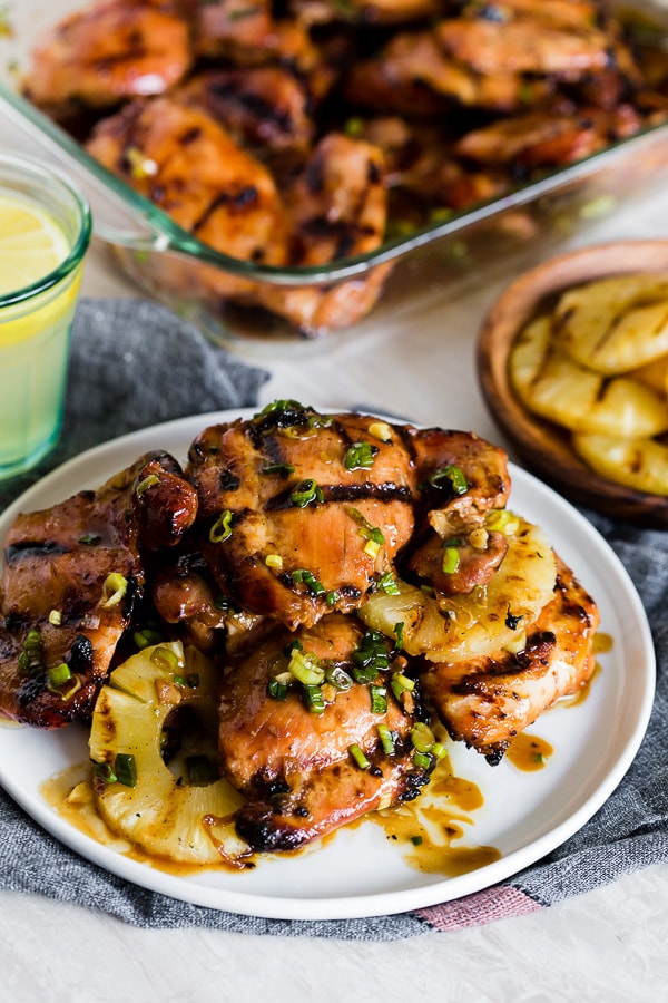 Grillade kycklingben marinerade med söt soja