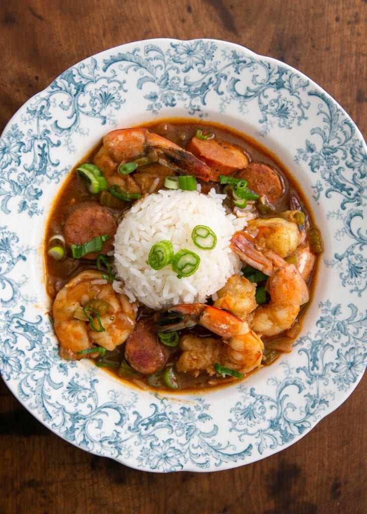 Gumbo räkor med Andouille korv