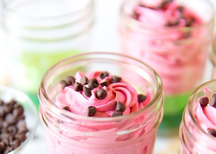 Jordgubbe-, mango- och citronmousse, steg för steg -recept