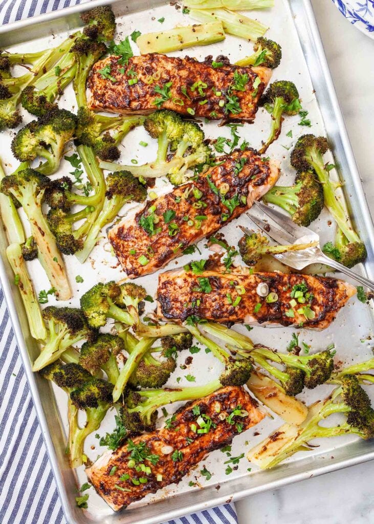 Lax- och broccolisallad med misosmör