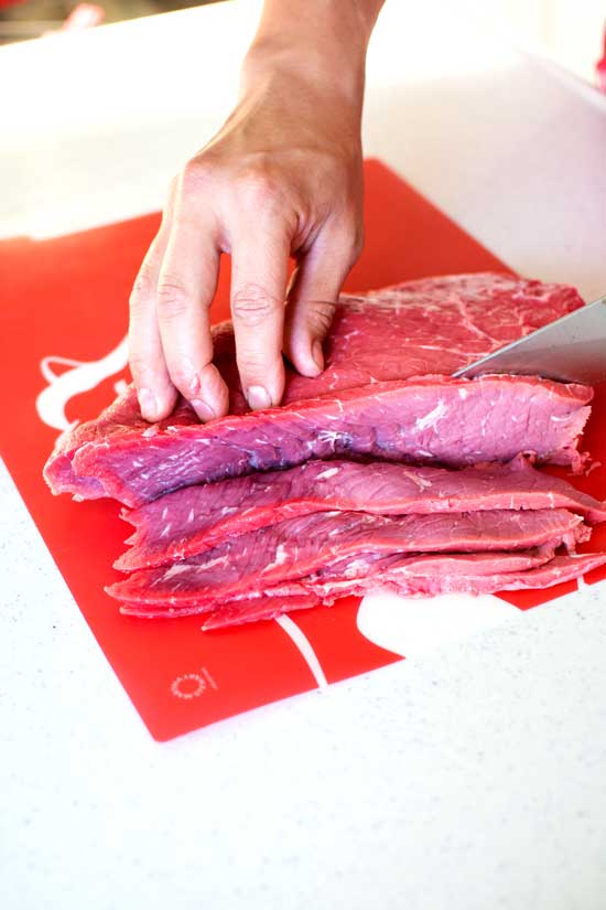 Homemade Oven Beef Jerky, no se necesita equipo especial! Dos recetas de adobo de carne de res incluida!