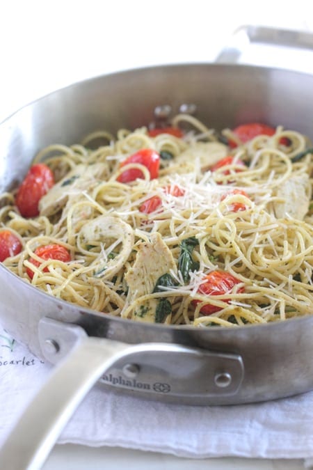 Pesto de pollo y tomate asados ​​Espaguetis florentinos "width =" 450 "height =" 675 "srcset =" https://picky-palate.com/wp-content/uploads/2015/01/Roasted-Chicken-and-Tomato-Pesto -Spaghetti-Florentine-17.jpg 450w, https://picky-palate.com/wp-content/uploads/2015/01/Costado-Camino-y-Tomato-Pesto-Spaghetti-Florentine-17-150x225.jpg 150w "tamaños =" (ancho máximo: 450px) 100vw, 450px "data-jpibfi-post-excerpt =" "data-jpibfi-post-url =" https://picky-palate.com/roasted-chicken-tomato- pesto-spaghetti-florentine / "data-jpibfi-post-title =" Pollo asado y tomate Pesto Spaghetti Florentine "data-jpibfi-src =" https://picky-palate.com/wp-content/uploads/2015/01 / Roasted-Chicken-and-Tomato-Pesto-Spaghetti-Florentine-17.jpg "/></p><div class='code-block code-block-1' style='margin: 8px auto; text-align: center; display: block; clear: both;'>

<style>
.ai-rotate {position: relative;}
.ai-rotate-hidden {visibility: hidden;}
.ai-rotate-hidden-2 {position: absolute; top: 0; left: 0; width: 100%; height: 100%;}
.ai-list-data, .ai-ip-data, .ai-filter-check, .ai-fallback, .ai-list-block, .ai-list-block-ip, .ai-list-block-filter {visibility: hidden; position: absolute; width: 50%; height: 1px; top: -1000px; z-index: -9999; margin: 0px!important;}
.ai-list-data, .ai-ip-data, .ai-filter-check, .ai-fallback {min-width: 1px;}
</style>
<div class='ai-rotate ai-unprocessed ai-timed-rotation ai-1-1' data-info='WyIxLTEiLDJd' style='position: relative;'>
<div class='ai-rotate-option' style='visibility: hidden;' data-index=