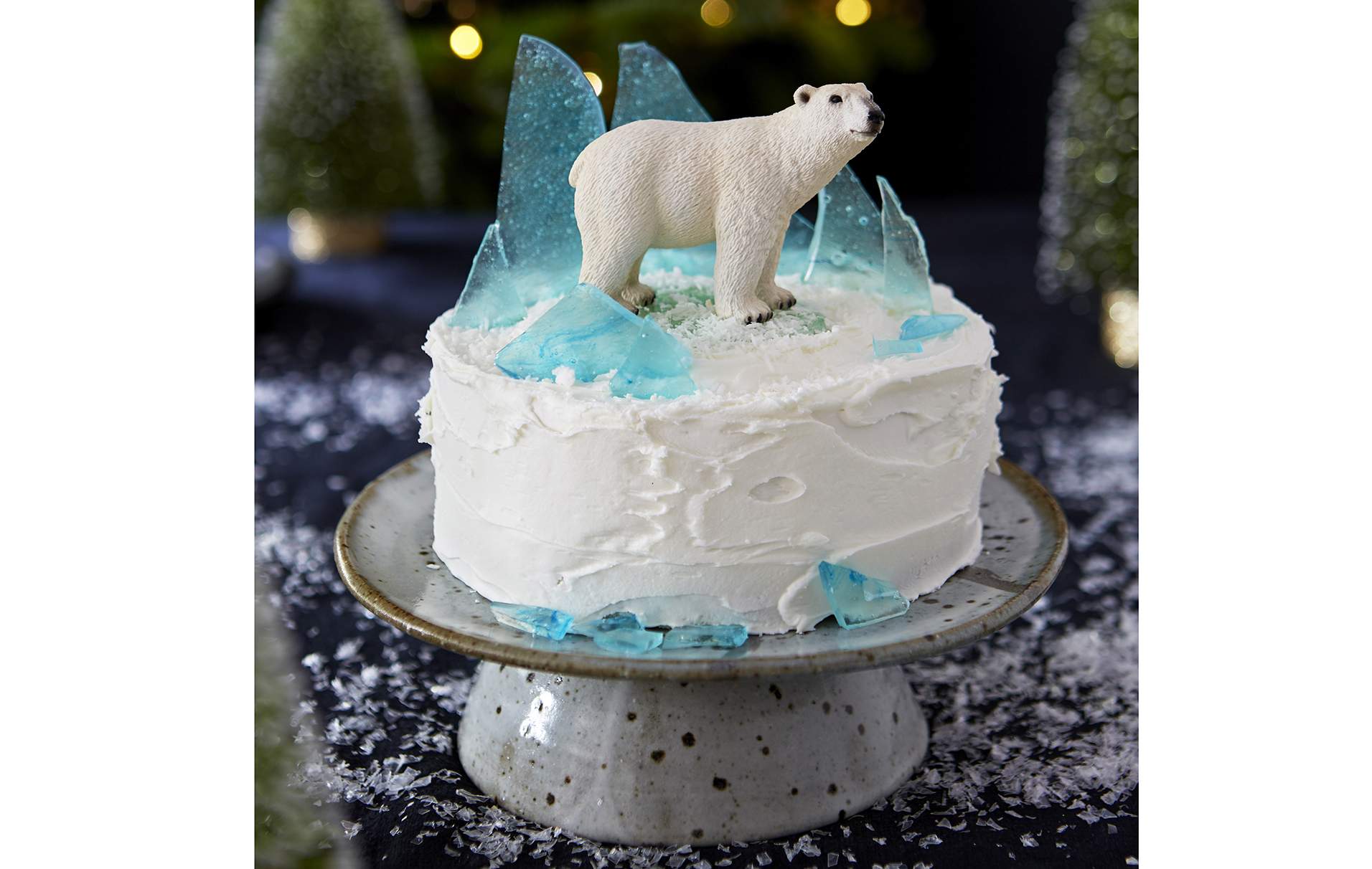 Pastel helado de oso polar
Ya sea que esté haciendo esto para niños (o probando la versión borracha para adultos), a todos les encantará este pastel helado de oso polar.