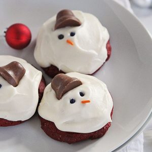 Terciopelo rojo y queso crema Melting Snowman Cookies #cookies #christmas #redvelvet #creamcheese