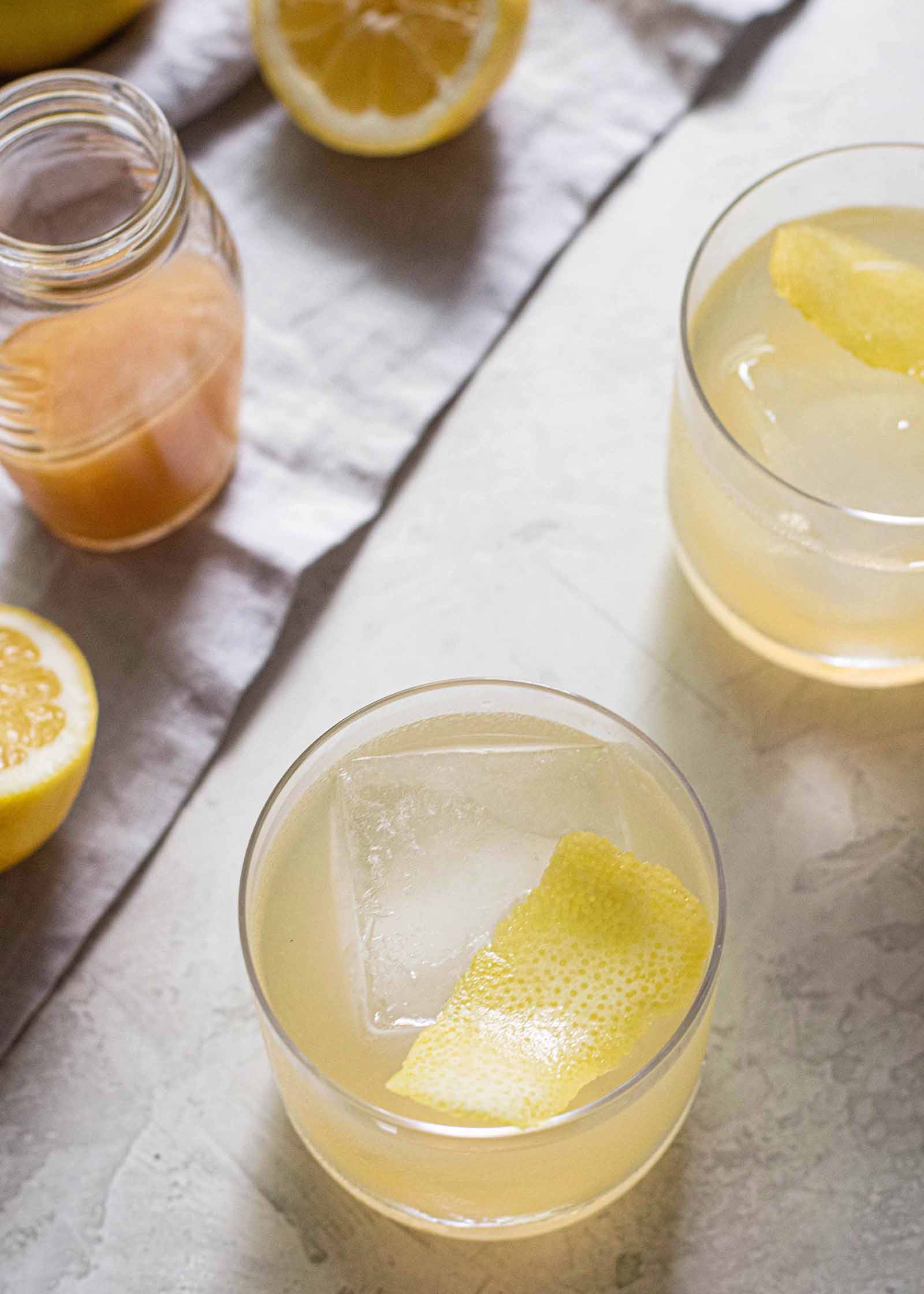 Bee's Knees cocktail drink recipe with honey, gin, and lemon