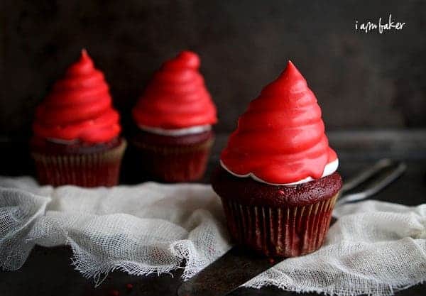 Cupcakes de charles de terciopelo rojo